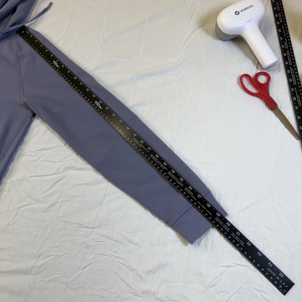 LULU LEMON Cropped Stretch Hoodie Top Gray Womens Small**. Comfort Design Detail - Picture 13 of 16